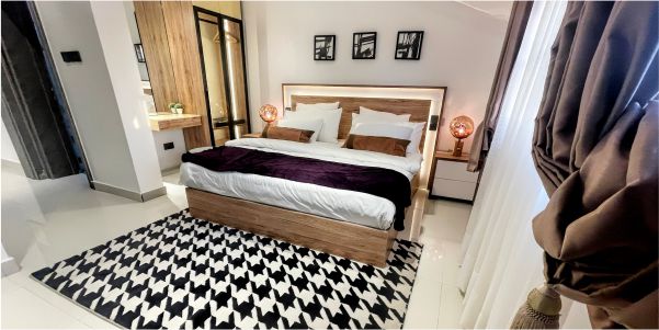 Addison Hotel and Apartment image 2