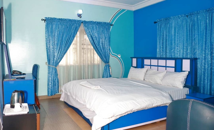 Resdon Hotel and Suites image 3