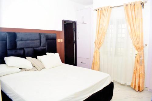 Ike Service Apartment image 4