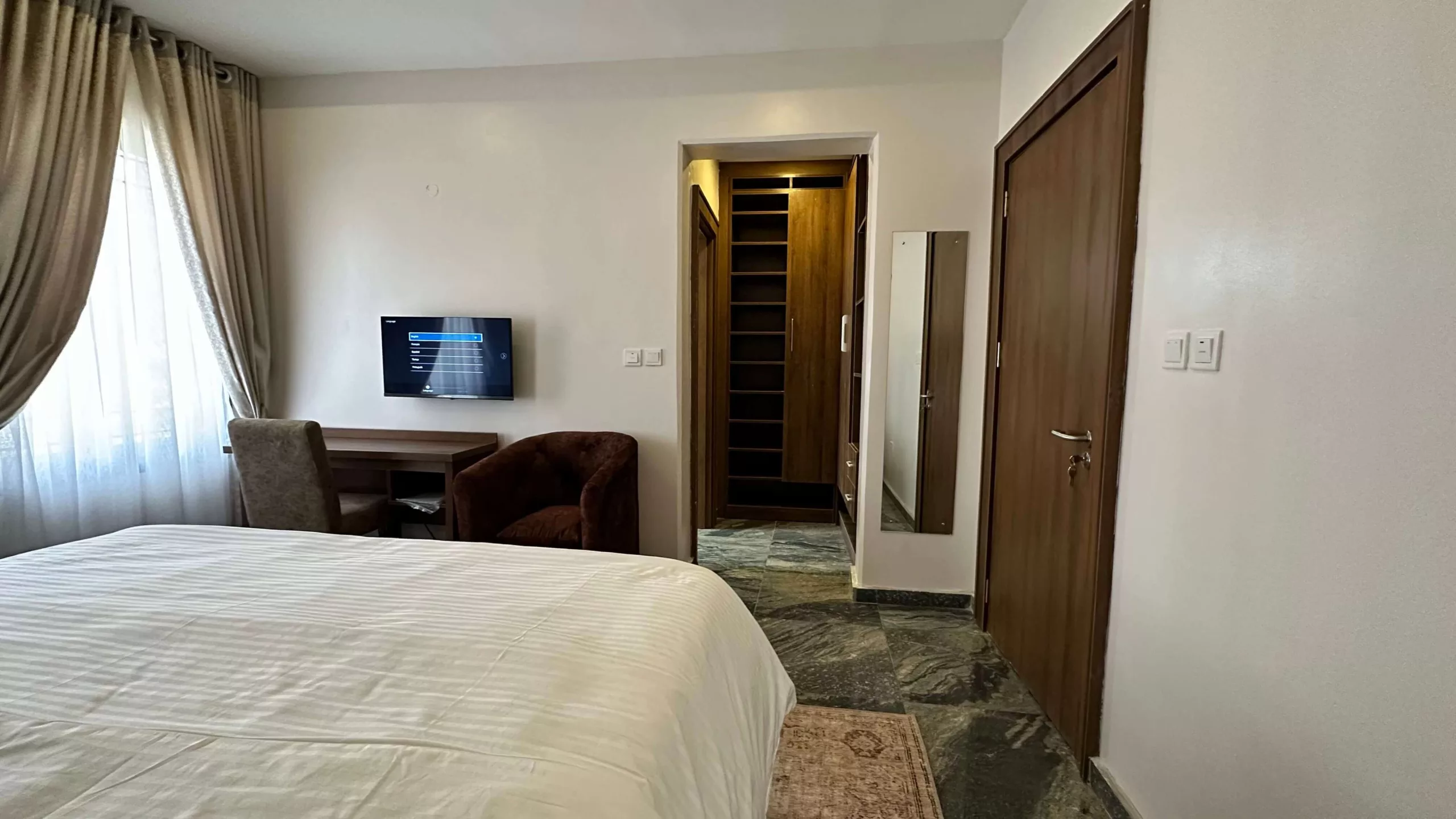 Tennys Place Apartments-Jahi