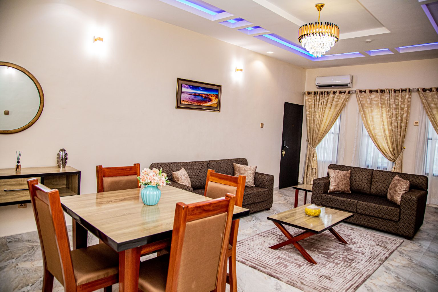 Kens Court Apartment image 3