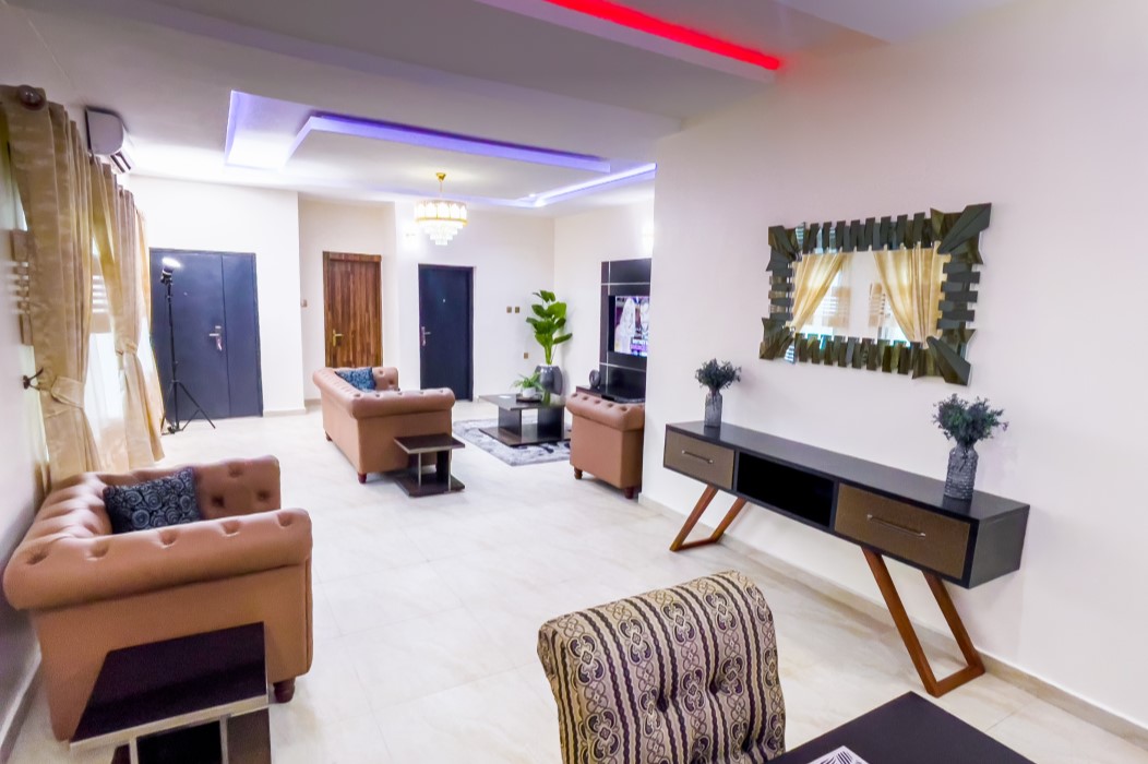 Kens Court Apartment image 4