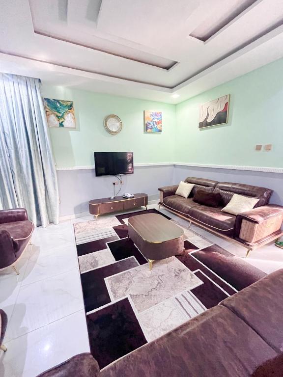 LN Apartment image 5