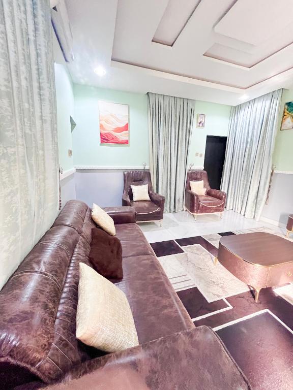 LN Apartment image 3