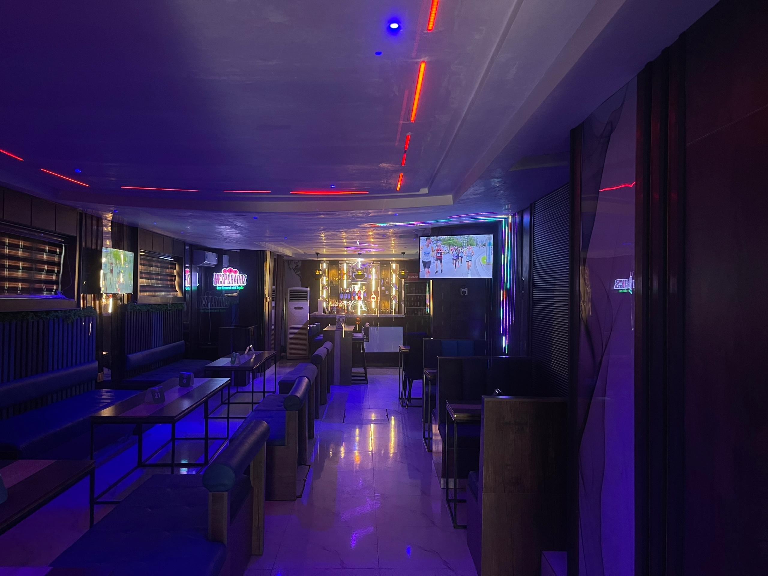 MT Deluxe Hotel image 3