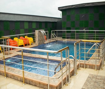 De Bay Lux Hotel and Suites image 2