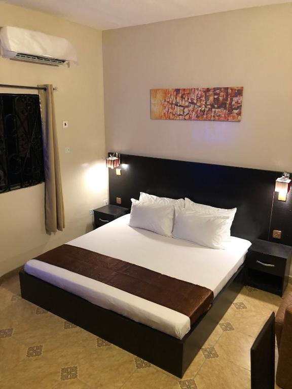 Posh Apartment Business Hotel image 2