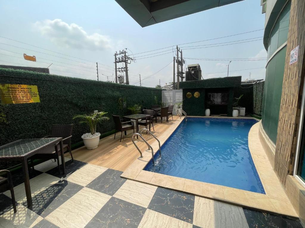 Presken Hotel Airport Road image 3