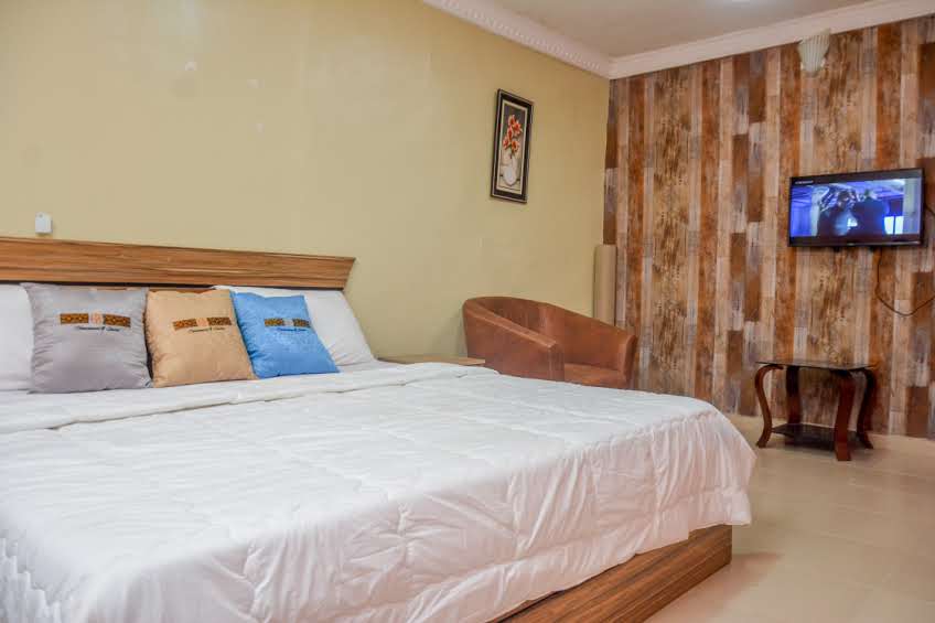 De Legend Hotel and Suites image 3