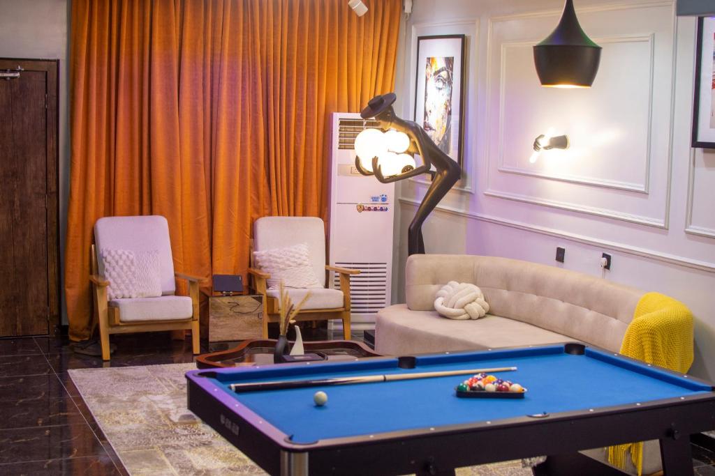 Redbox Luxury Apartments image 5