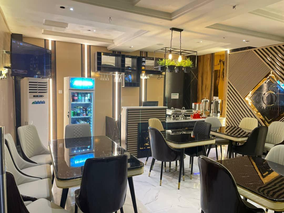 MT Deluxe Hotel image 2