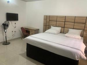 Rosecourt Hotel and Suites image 5