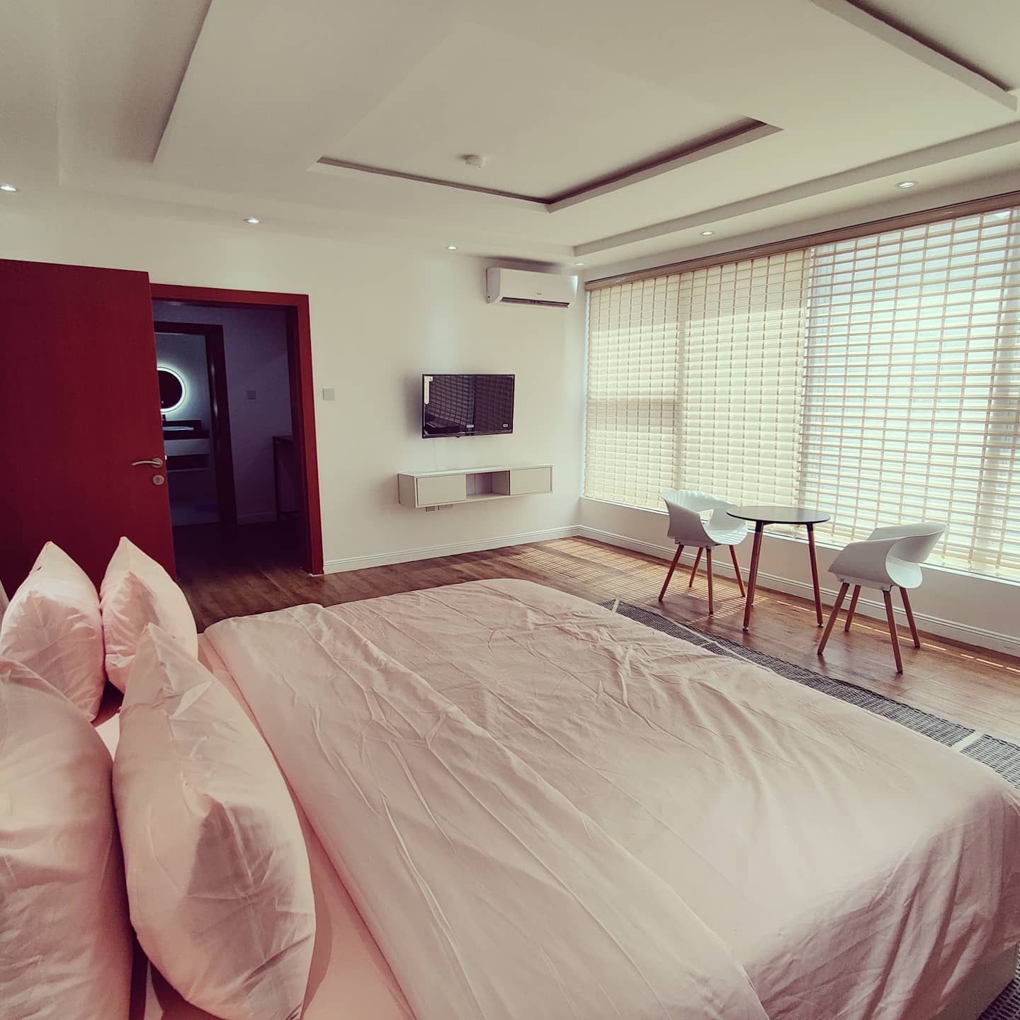 The Glass Residence by Gidanka image 4