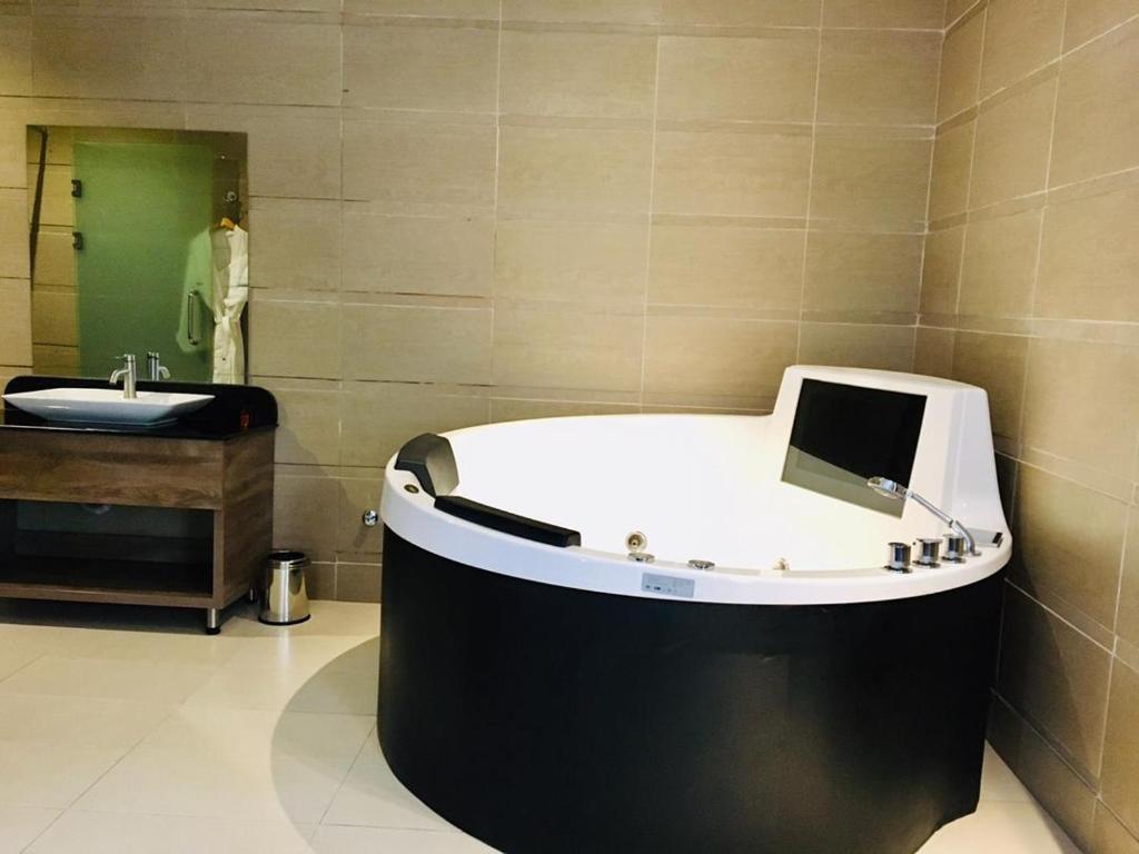 Summerset Continental Hotels image 5