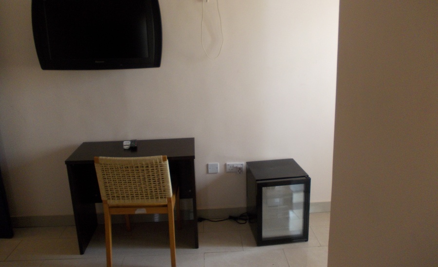 Le Chateau Hotel image 3