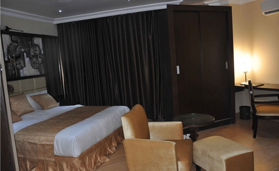 Splendour Hotel and Suite image 5