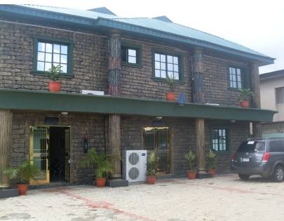 Oyins Holiday Inn