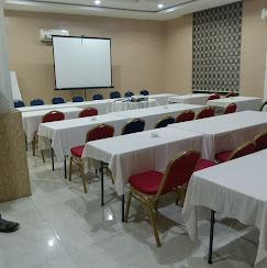 Candellux Imperial Hotel and Suites image 4