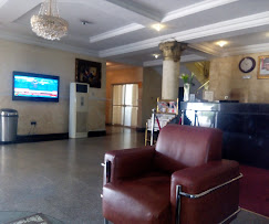 Bestway Luxury Suites image 2