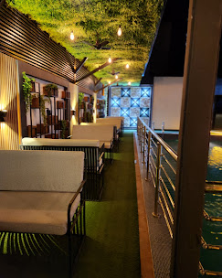 Statement Hotel image 4