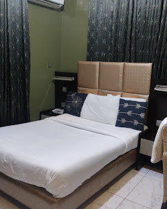 Darell Suites image 3