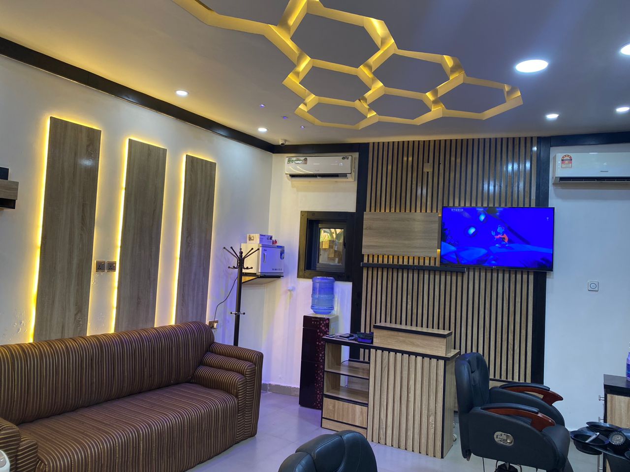 Emperor Melenie Hotel image 2