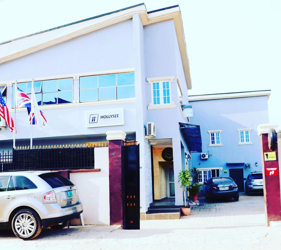 Hollysee Hotel and Suite