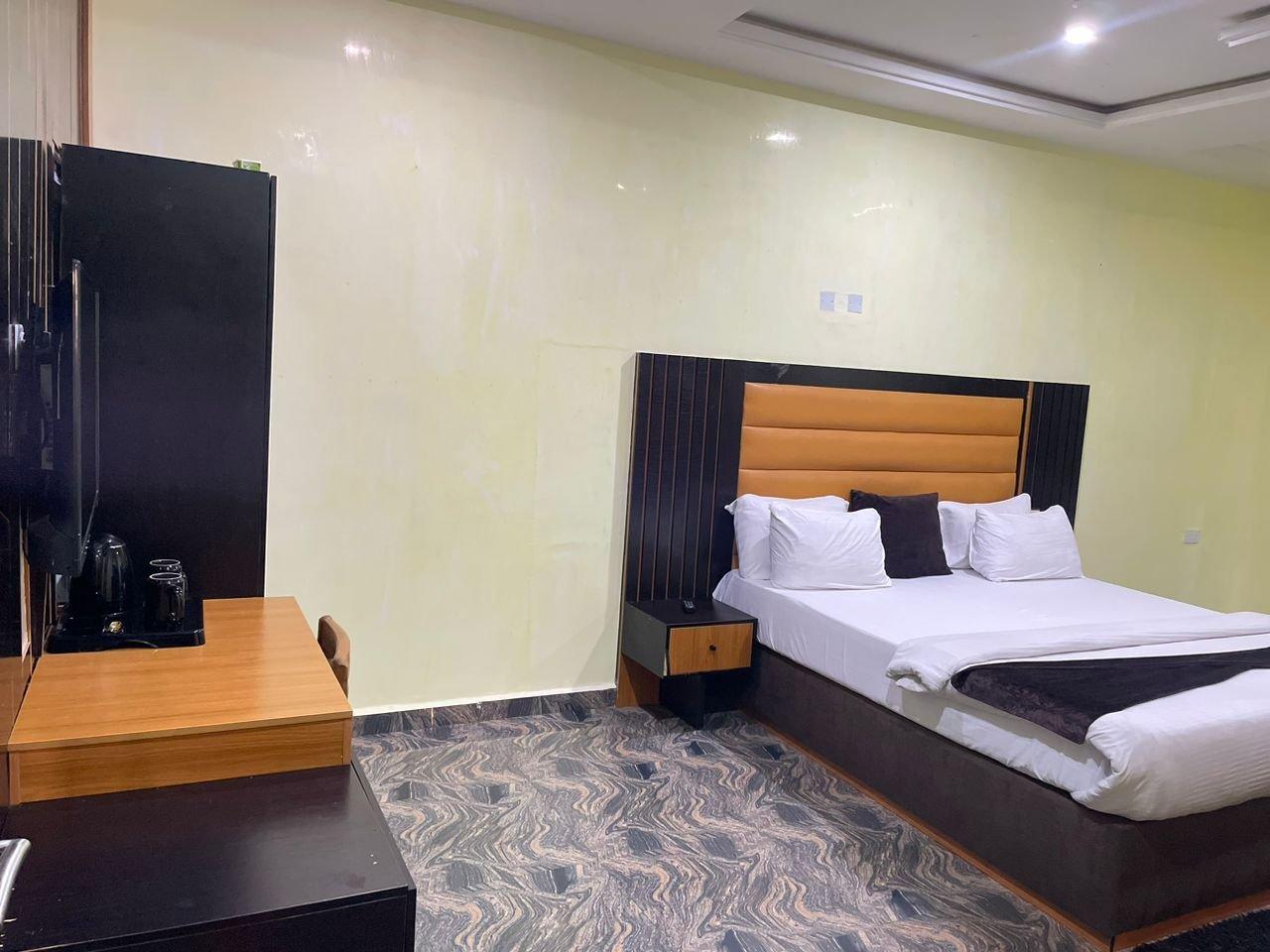 Deluxe Suite