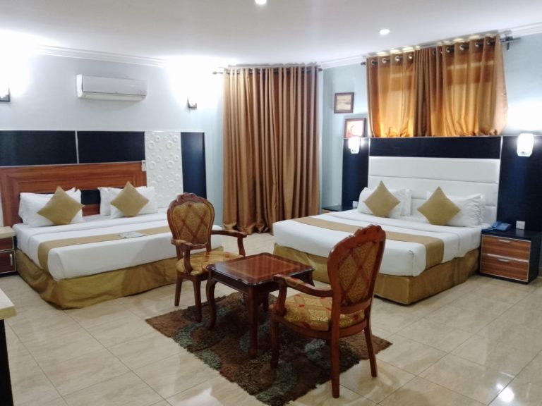 Twin Bed Room