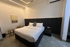 Lunar Premium (Pool View)