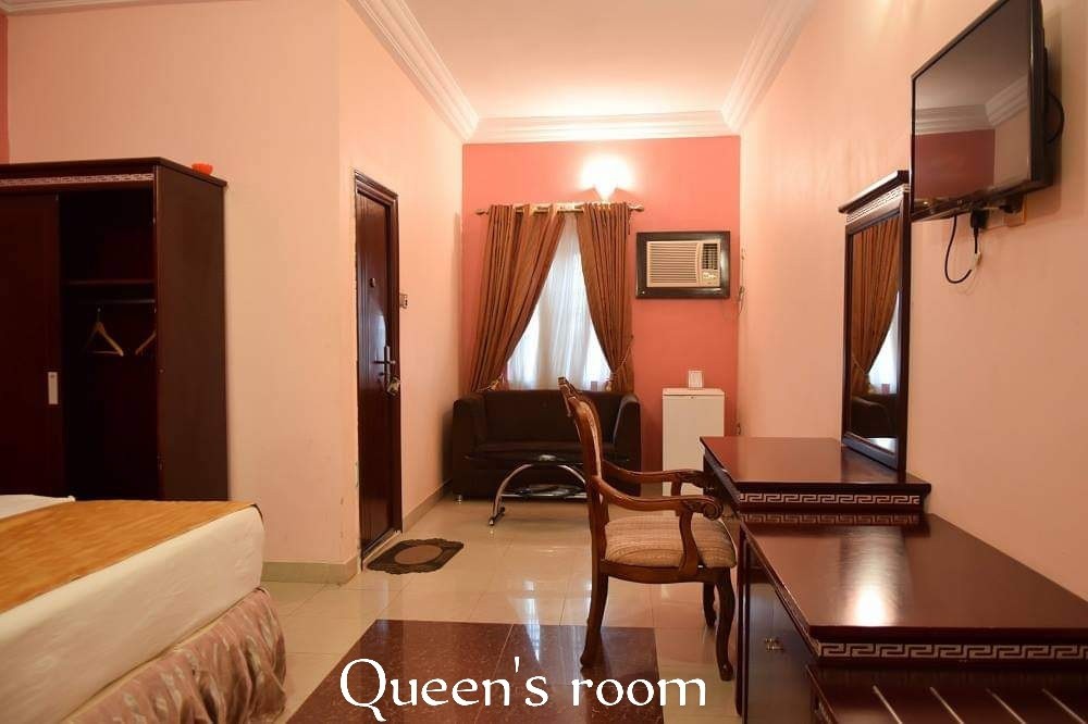 Queens Room