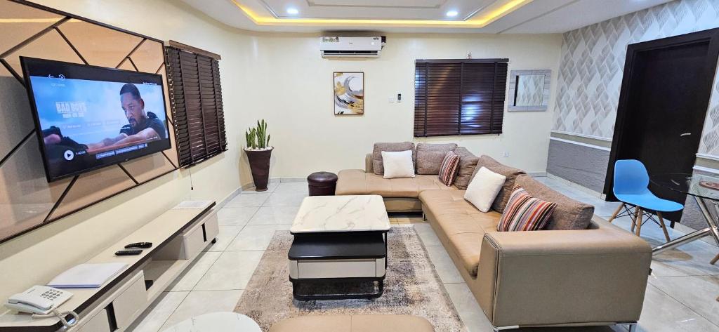 Plush 2(1 Bedroom Apartment)