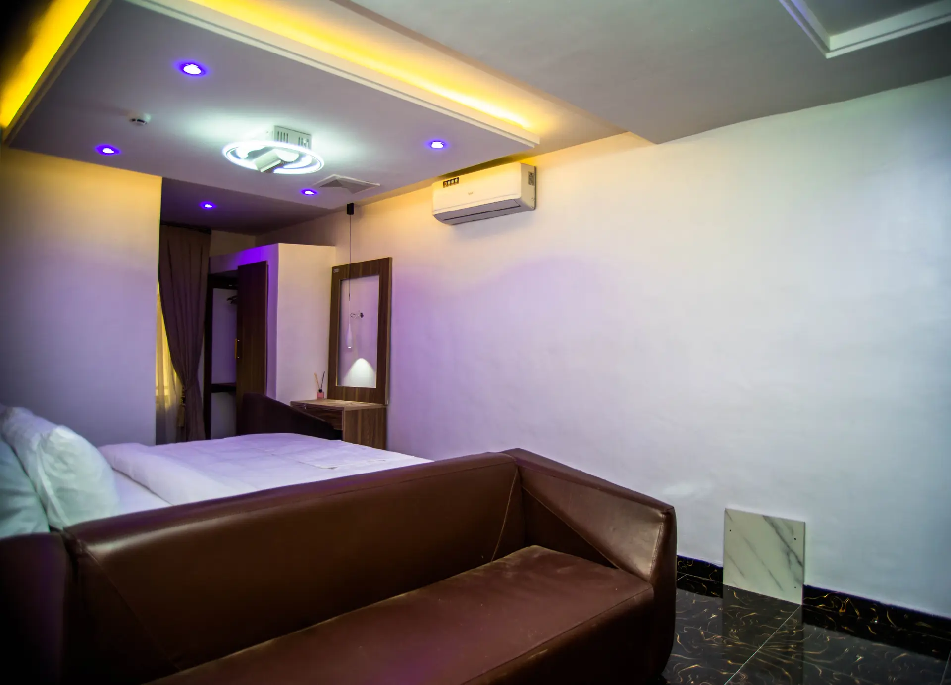 Deluxe Smoking Room