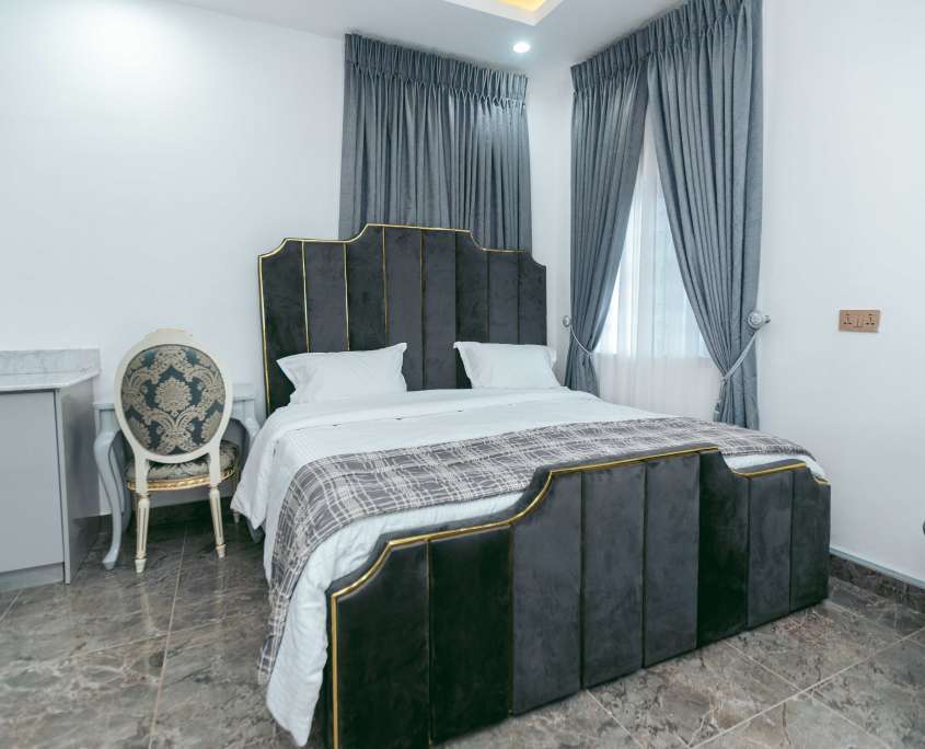 Studio Executive SE I